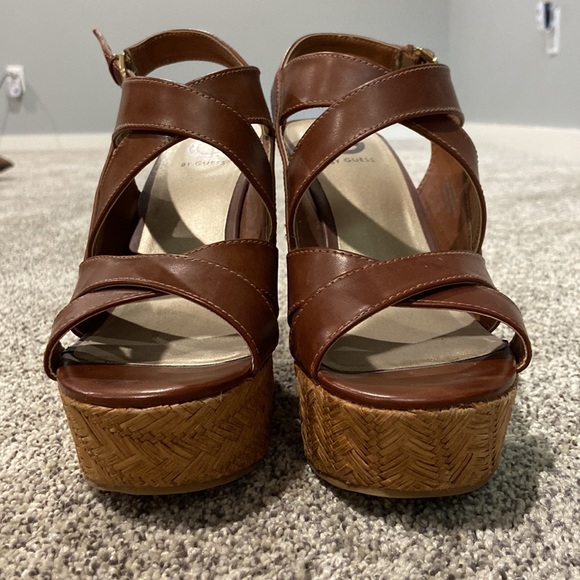 Guess shoes size 8 have been worn once - Picture 2 of 4